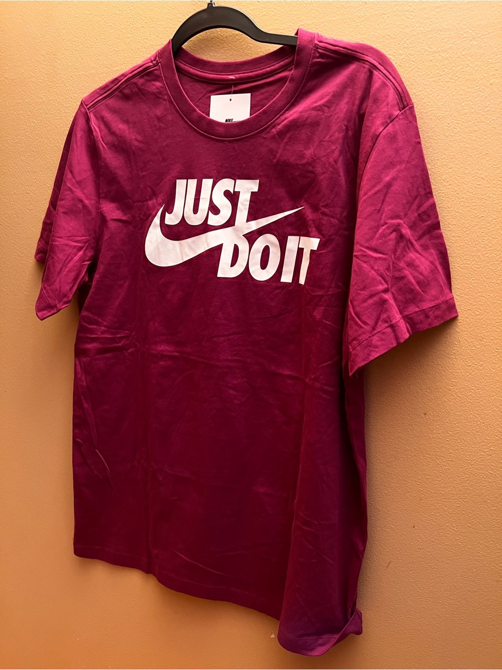 Nike Men's 'Just Do It' Short-Sleeve Tee - Maroon with White Logo